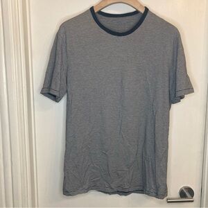 4 pack Lululemon T-Shirts - XL